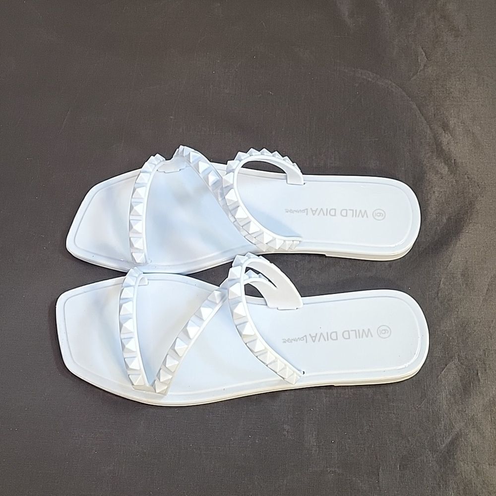 BRAND NEW WILD DIVA JELLY TRIPLE STRAP STUDDED SLIP-ON WOMEN"S SANDAL - Picture 7 of 16
